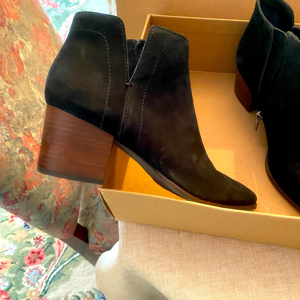 Lucky Black Leather ankle Boots New in Box. size 8M women's. Style LK-JEISA